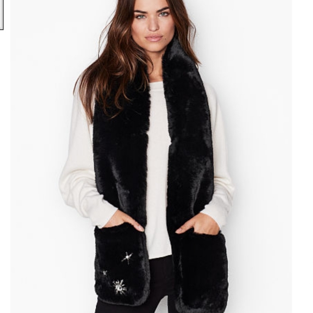 VICTORIA'S SECRET FAUX FUR SCARF NWT